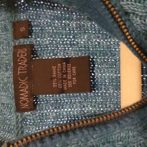 Woman's zipper cardigan. - Picture 2 of 3